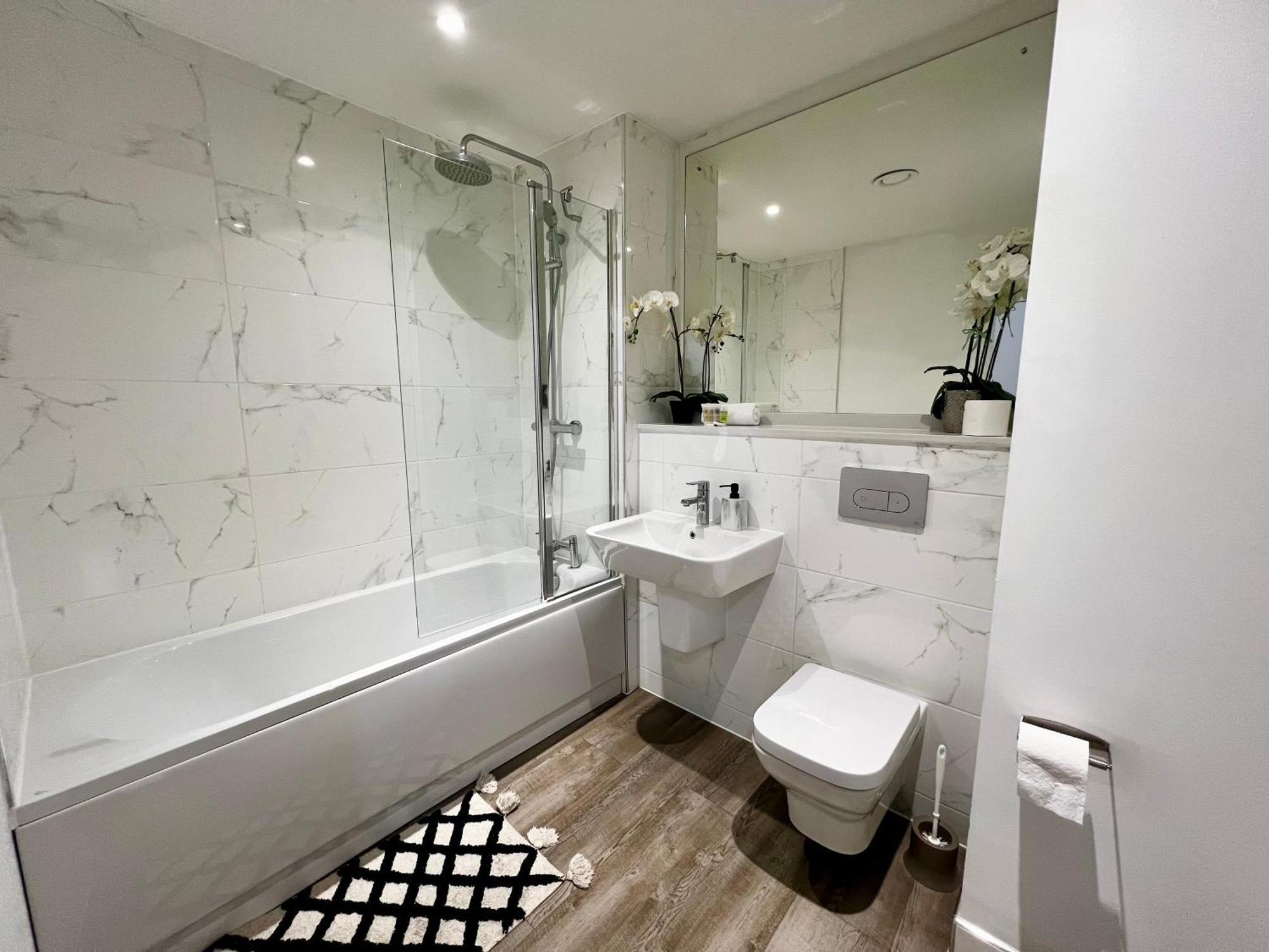 Premium Deals L Last-Minute Stay L 4 Min Walk To Birmingham Central Library L 18Th Floor 2 Bed 2 Bath City Centre Penthouse With Gym & Netflix By Jvt Short Lets Kültér fotó
